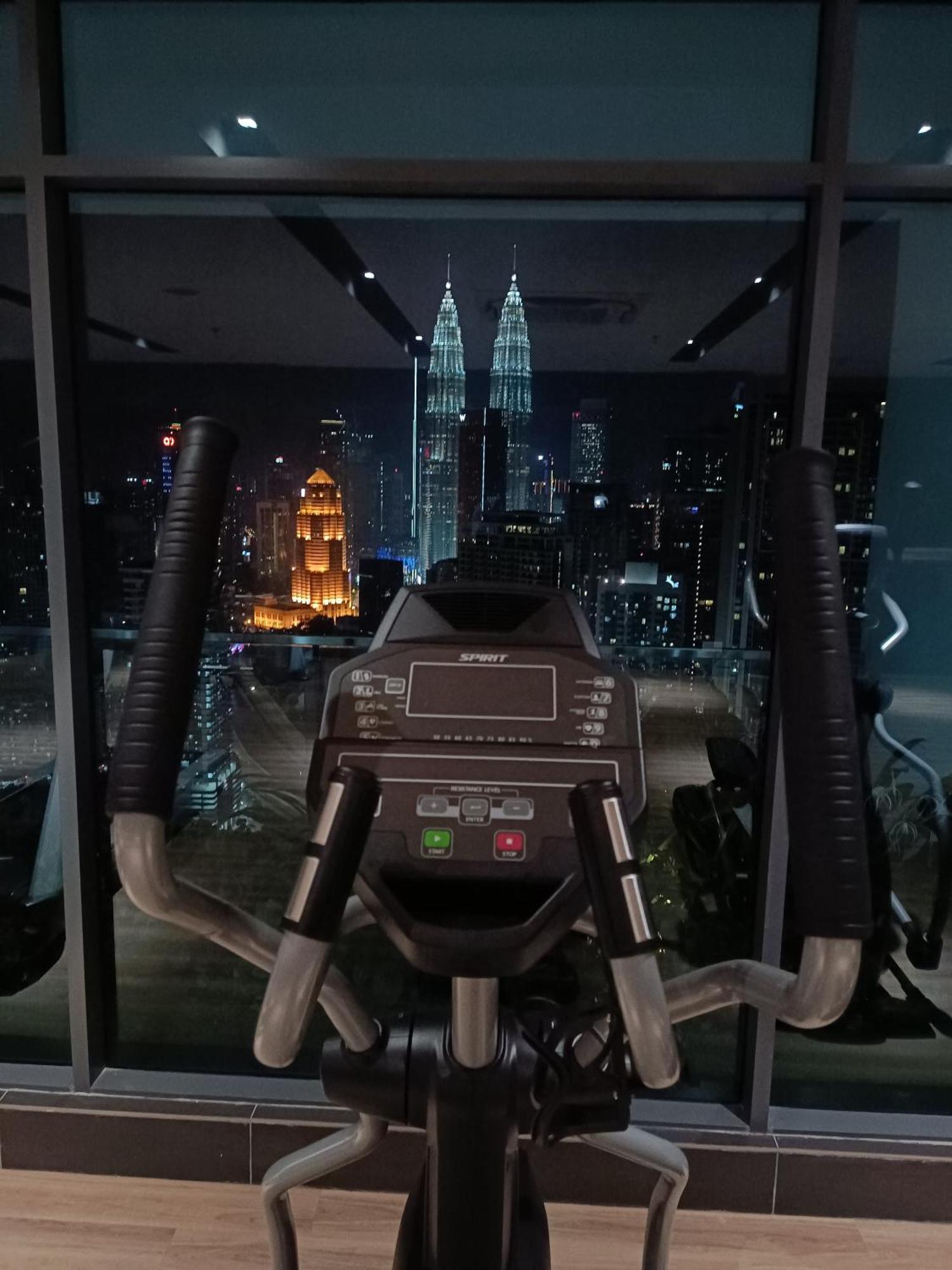 C14B Modern Infinity Pool Klcc Balcony View Διαμέρισμα Κουάλα Λουμπούρ Εξωτερικό φωτογραφία